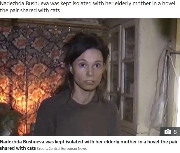 母親に26年間監禁されていた女性（画像は『The Sun　2020年6月24日付「HOUSE OF HORRORS Russian mum ‘forced her daughter to live off CAT FOOD while caged at her home for 26 years’」（Credit: Central European News）』のスクリーンショット）