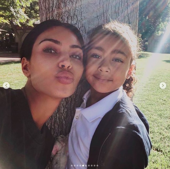ユニフォーム姿もキュート（画像は『Kris Jenner　2020年6月15日付Instagram「Happy Birthday to my beautiful granddaughter Northie!!!!」』のスクリーンショット）