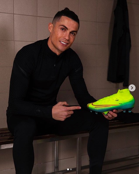 “ビリオネアズ・クラブ”に仲間入りしたロナウド（画像は『Cristiano Ronaldo　2020年2月21日付Instagram「My new Mercurial Dream Speed is here and they make me feel like I can move at the speed of light」』のスクリーンショット）