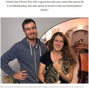 P・プスを抱くジョージアさん（右）と夫のトビーさん（画像は『ABC News　2020年6月1日付「Stowaway cat returns home after 2,500km trip around Queensland」』のスクリーンショット）