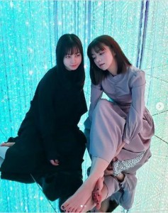 橋本環奈と池田エライザ（画像は『ELAIZA IKEDA　2020年2月28日付Instagram「FOLLOWERS 楽しめてますか？」』のスクリーンショット）