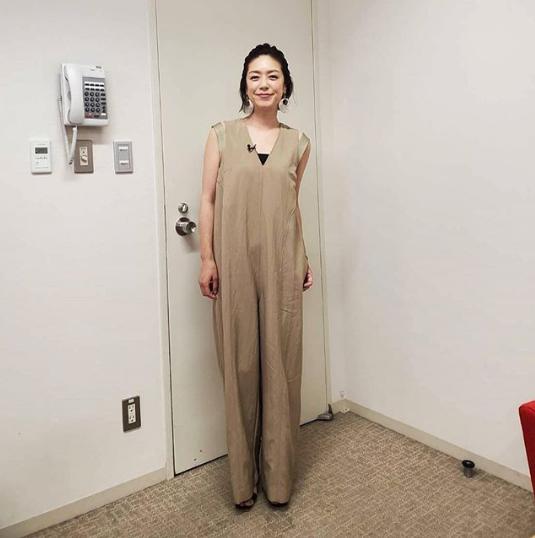 加藤紀子『よじごじDays』での衣装（画像は『katonoriko　2020年6月4日付Instagram「テレビ東京「よじごじDays」にお付き合いくださった方、ありがとうございました」』のスクリーンショット）