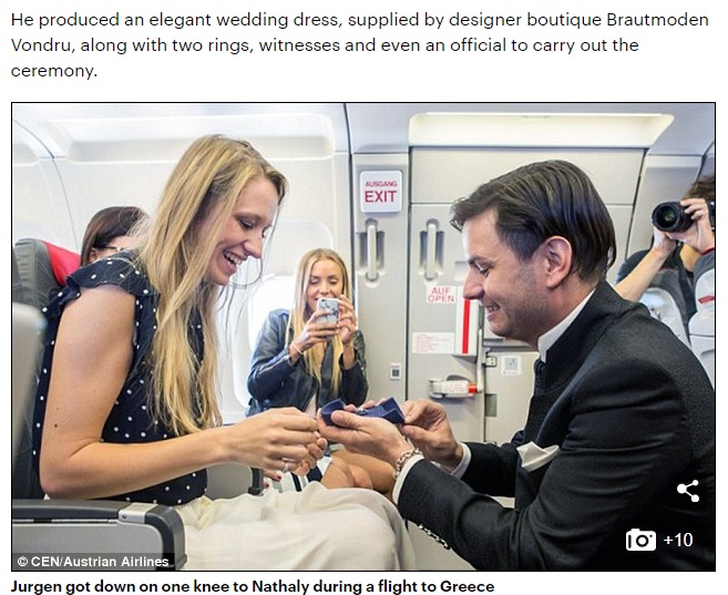 機内でプロポーズしたユルゲンさん（画像は『Daily Mail Online　2016年8月5日付「Couple marry at 35,000 feet after boyfriend’s mid-flight proposal turns into a surprise WEDDING（and he even has a dress ready）」』のスクリーンショット）