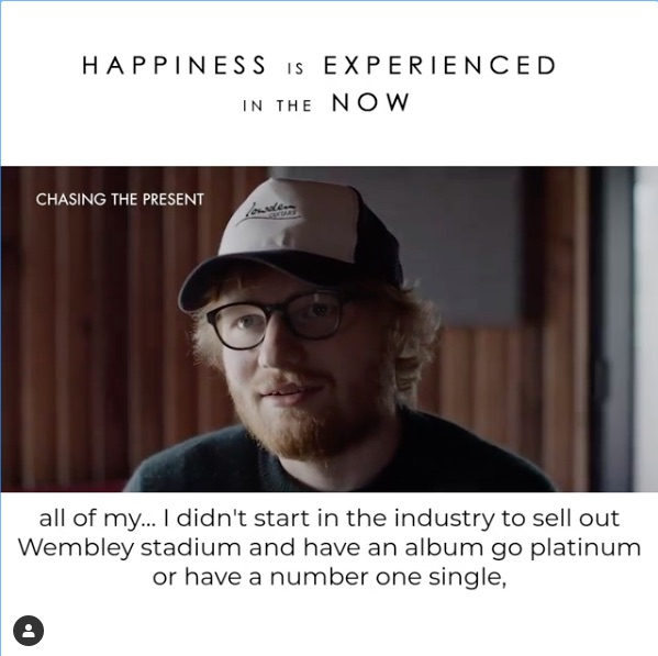 不安神経症やパニック発作などについて語ったエド・シーラン（画像は『Hay House　2020年7月20日付Instagram「Want to experience genuine, lasting happiness?」』のスクリーンショット）