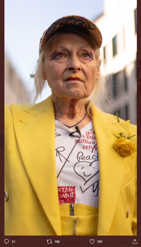 ヴィヴィアン・ウエストウッド、ジュリアン・アサンジの米国身柄引き渡しに抗議（画像は『Vivienne Westwood　2020年7月21日付Twitter「“I am Julian Assange, I am the canary in the cage.” - Vivienne Westwood」』のスクリーンショット）