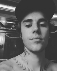 ついに美肌を手に入れたジャスティン（画像は『Justin Bieber　2020年7月23日付Instagram』のスクリーンショット）