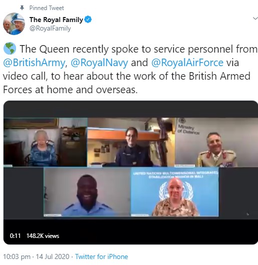 世界中で活動する英軍人達と交流したエリザベス女王（画像は『The Royal Family　2020年7月14日付Twitter「The Queen recently spoke to service personnel from ＠BritishArmy, ＠RoyalNavy and ＠RoyalAirForce via video call, to hear about the work of the British Armed Forces at home and overseas.」』のスクリーンショット）