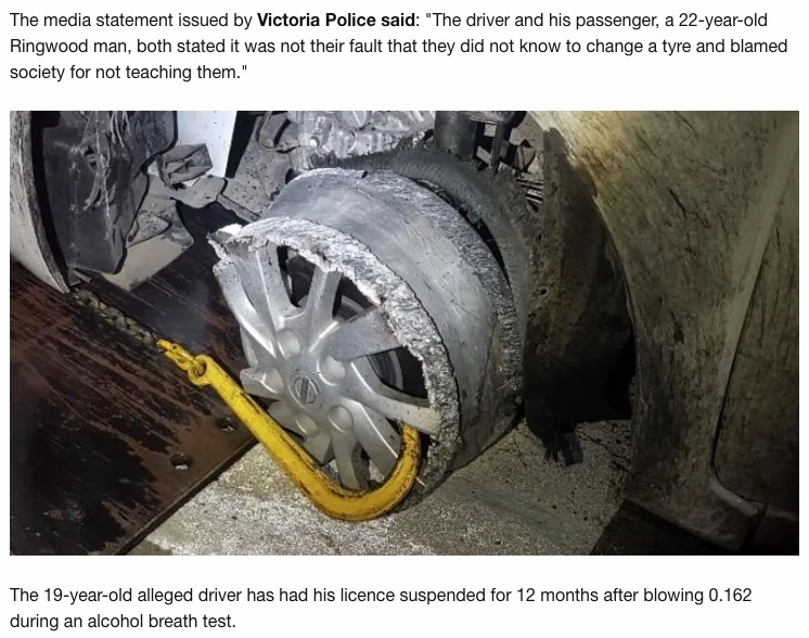 フロントタイヤがバーストしたまま走行した結果、見るも無残に（画像は『CarAdvice.com　2020年7月14日付「Teen blames society for driving on tyreless rim – report」』のスクリーンショット）