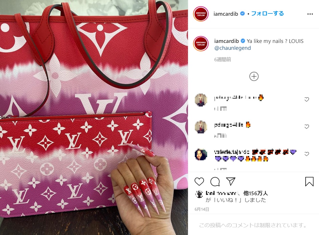 ネイルもバッグに合わせていたカーディ・B（画像は『Cardi B　2020年6月13日付Instagram「Ya like my nails ?」』のスクリーンショット）