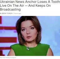 【海外発！Breaking News】生放送中、前歯がポロリと落ちたキャスターの対応に「さすがプロ」（ウクライナ）