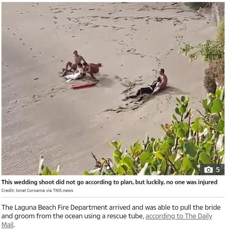 無事に救助されたカップル（画像は『The Sun　2020年7月3日付「WEDDING CRASHER Dramatic moment giant wave sweeps newlywed couple into ocean while they were taking wedding pics」（Credit: Ionel Coroama via TMX.news）』のスクリーンショット）