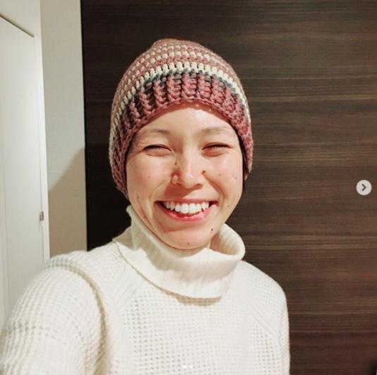 「目の奥が見えない」と指摘された尼神インター誠子（画像は『尼神インター 誠子　2019年12月9日付Instagram「アイロンヘッド辻井君のお母さんから手編みのニット帽をもらったよ。」』のスクリーンショット）