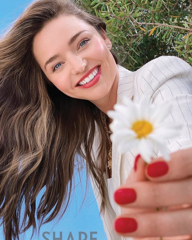 元夫オーランド・ブルーム＆ケイティ・ペリーの女児誕生を祝福したミランダ・カー（画像は『Miranda　2020年8月14日付Instagram「A daisy for you to brighten your day ＠shape」』のスクリーンショット）
