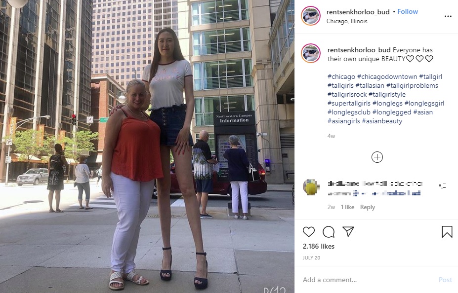 脚の長さは134.1センチと主張する女性（画像は『Renny　2020年7月20日付Instagram「Everyone has their own unique BEAUTY」』のスクリーンショット）