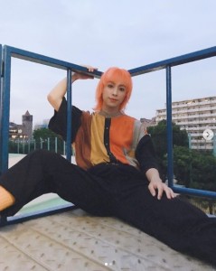 髪をオレンジ色にしたりゅうちぇる（画像は『RYUCHELL　2020年6月26日付Instagram』のスクリーンショット）