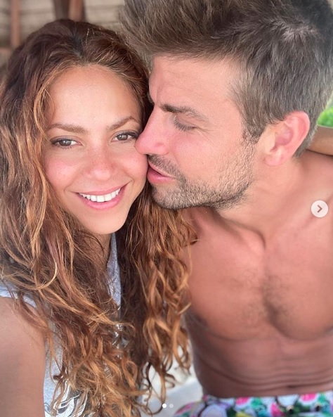 シャキーラとパートナーのジェラール・ピケ選手（画像は『Shakira　2020年8月30日付Instagram「Together.」』のスクリーンショット）