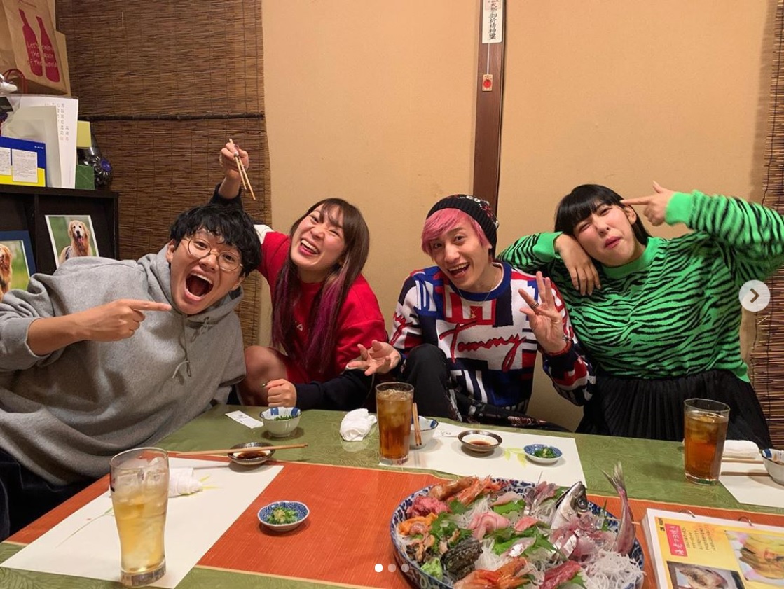 “亜生軍団”のミキ亜生、フワちゃん、EXIT兼近、3時のヒロインゆめっち（画像は『ミキ 亜生 弟　2020年1月7日付Instagram「新年会させてもらってます！」』のスクリーンショット）
