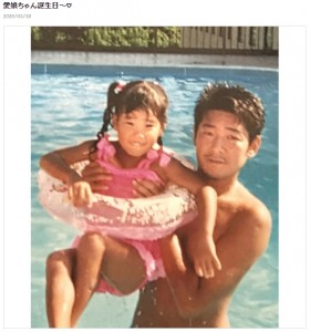 幼い頃の桃花と布川敏和（画像は『布川敏和オフィシャルブログ　2020年3月30日付「愛娘ちゃん誕生日～」』のスクリーンショット）