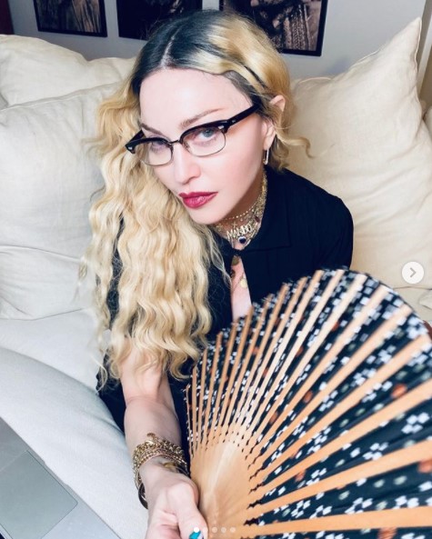 自身の伝記映画で監督を務めるマドンナ（画像は『Madonna　2020年9月12日付Instagram「Are you ready for the story of my life」』のスクリーンショット）