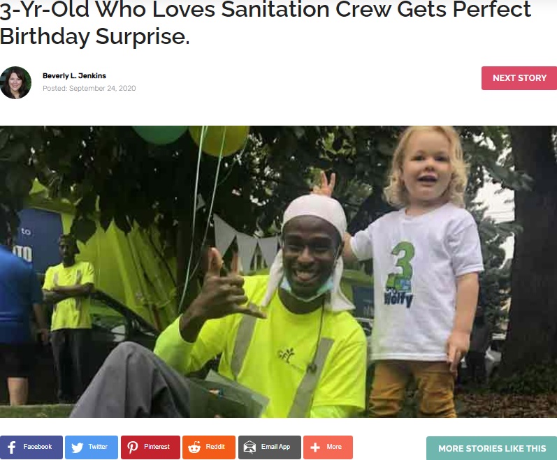 大好きなゴミ収集車の作業員に誕生日を祝ってもらう男児（画像は『InspireMore.com　2020年9月24日付「3-Yr-Old Who Loves Sanitation Crew Gets Perfect Birthday Surprise.」（Facebook）』のスクリーンショット）