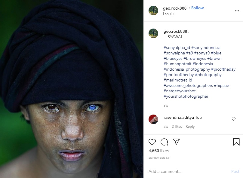 青と茶色の瞳を持つ少年（画像は『Korchnoi Pasaribu　2020年9月13日付Instagram「～ SYAWAL ～」』のスクリーンショット）