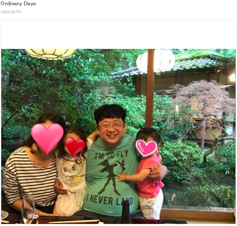 チャンカワイ夫妻と娘たち（画像は『Wエンジン チャンカワイ　2020年6月14日付オフィシャルブログ「Ordinary Days」』のスクリーンショット）