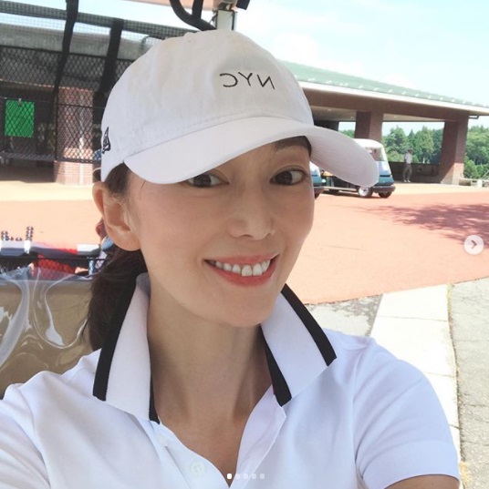 ゴルフが大好きだという葉月里緒奈（画像は『Riona　2019年8月17日付Instagram「夏休み最後のゴルフ。」』のスクリーンショット）
