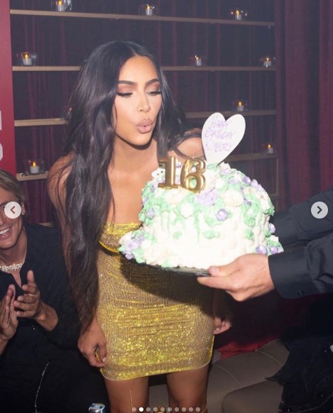 キム・カーダシアン、40歳の誕生日は家族がサプライズ演出（画像は『Kim Kardashian West　2020年10月23日付Instagram「All I can say is WOW!」』のスクリーンショット）