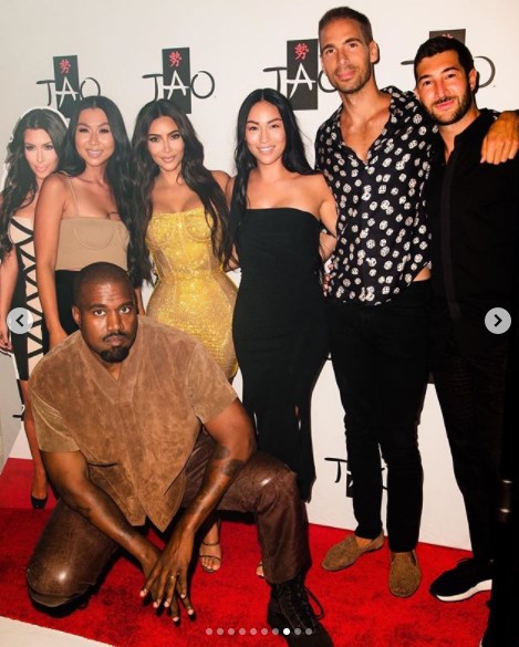 夫カニエや友人達も駆けつけてキムを祝福（画像は『Kim Kardashian West　2020年10月23日付Instagram「All I can say is WOW!」』のスクリーンショット）