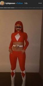 セクシーな赤レンジャーに扮したカイリー（画像は『Kylie　2020年10月29日付Instagram』のスクリーンショット）