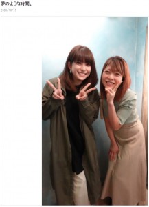 上原多香子と小川麻琴（画像は『小川麻琴　2020年10月15日付オフィシャルブログ「夢のような時間。」』のスクリーンショット）