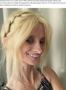 母親から遺伝子疾患を受け継いだというティファニーさん（画像は『Metro　2020年10月21日付「Woman, 43, who ages eight times faster than normal is oldest ever with rare condition」（Picture: Tiffany Wedekind/metro.co.uk）』のスクリーンショット）