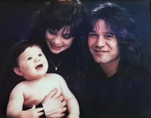 エディと元妻ヴァレリー、赤ちゃんの頃のウルフギャング（画像は『Wolf Van Halen　2016年9月2日付Instagram「My Michelin Man cosplaying days」』のスクリーンショット）