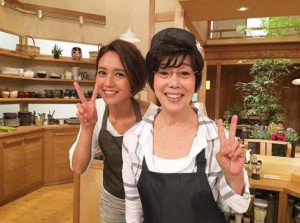 和田明日香と平野レミ（画像は『和田明日香　2018年7月17日付Instagram「NHKごごナマにお邪魔して、夏休み中の子どもたちといっしょに作って食べたい料理を3つ、作りました！」』のスクリーンショット）