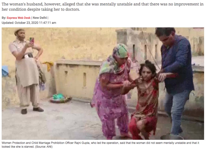 閉じ込められていたトイレから救出された女性（画像は『The Indian Express　2020年10月23日付「Woman locked inside toilet for over a year by husband rescued in Haryana」（Source: ANI）』のスクリーンショット）