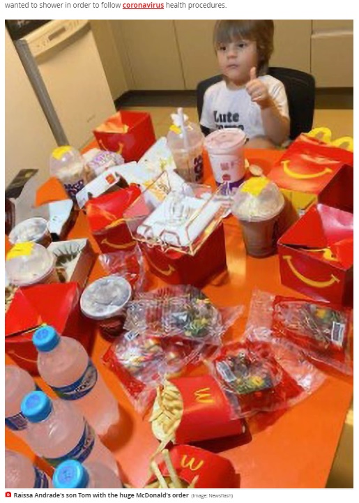 お腹が空きすぎて大量に注文してしまったトム君（画像は『Mirror　2020年11月25日付「Hungry boy, 3, orders ￡55 McDonald’s feast through app using mum’s mobile phone」（Image: Newsflash）』のスクリーンショット）