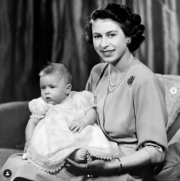1948年当時のかわいいベビーフォトが公開に（画像は『The Royal Family　2020年11月14日付Instagram「Wishing The Prince of Wales a very happy birthday today!」』のスクリーンショット）