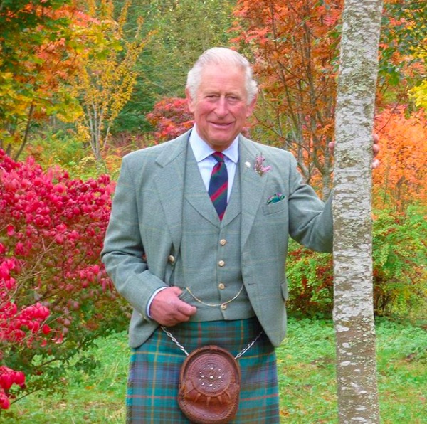 スコットランドの伝統衣装姿（画像は『Clarence House　2020年11月14日付Instagram「Thank you for all the well wishes on The Prince of Wales’s 72nd Birthday!」』のスクリーンショット）