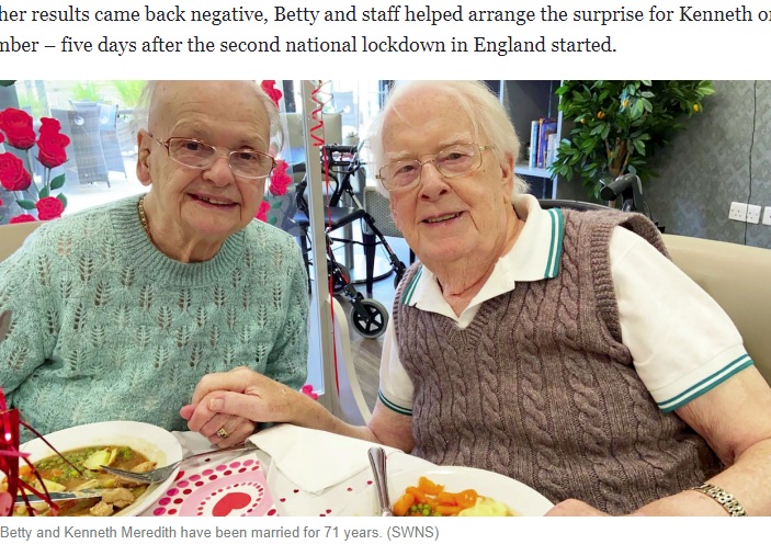 結婚して71年になる夫婦（画像は『Yahoo News UK　2020年11月12日付「Devoted wife surprises dementia-stricken husband by moving into his care home after a month apart」（SWNS）』のスクリーンショット）