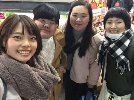 きりやはるか、あんり、田辺智加、酒寄希望、お笑いカルテット・ぼる塾が集合（画像は『ぼる塾 きりやはるか　2020年10月26日付Instagram「すーき。」』のスクリーンショット）