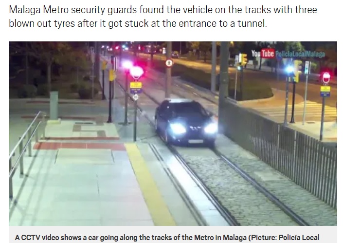線路上を走行する車（画像は『Metro　2020年11月10日付「Drunk woman arrested for driving nearly a mile on train tracks」（Picture: Policía Local Málaga）』のスクリーンショット）