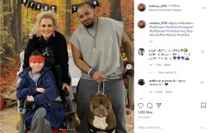 家族と一緒のマーキーさん（画像は『Melissa Jaquez　2020年11月1日付Instagram「Happy Halloween....」』のスクリーンショット）