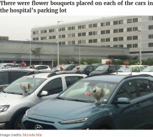 【海外発！Breaking News】病院スタッフの全ての車に花束のサプライズ　2度目のロックダウンのフランスで「涙ではなく笑顔を届けたい」