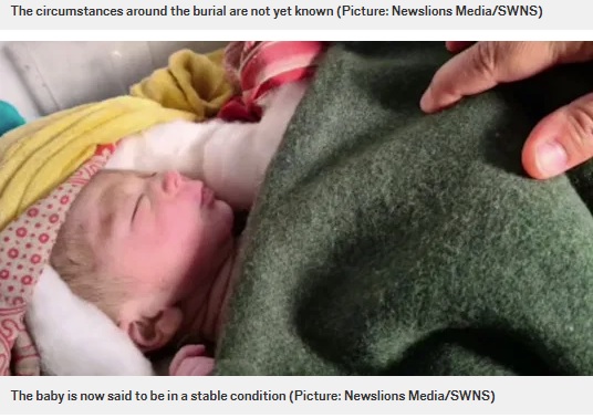 救出され入院中の赤ちゃん（画像は『Metro　2020年11月12日付「Newborn baby miraculously saved after being buried alive on farm」（Picture: Newslions Media/SWN））』のスクリーンショット）