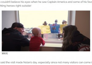 窓からのサプライズに驚くノーラン君（画像は『InspireMore.com　2020年11月19日付「Firefighters Lift 4-Yr-Old Cancer Patient’s Spirits With Special Hospital Visit.」（WKYC）』のスクリーンショット）
