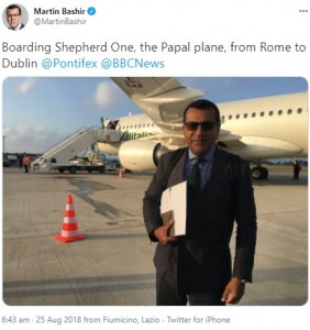 コメントを控えているマーティン・バシール氏（画像は『Martin Bashir　2018年8月15日付Twitter「Boarding Shepherd One, the Papal plane, from Rome to Dublin ＠Pontifex ＠BBCNews」』のスクリーンショット）
