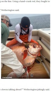 釣り上げたオパは64.8キロの大物だった（画像は『WGHP FOX8　2020年11月11日付「Fishermen reel in 143-pound opah fish off Virginia coast」（Courtesy photo）』のスクリーンショット）