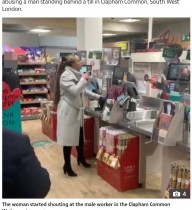 【海外発！Breaking News】スーパーでカードが使えず逆切れの女性　店員に唾を吐き「役立たず」と暴言連呼（英）＜動画あり＞