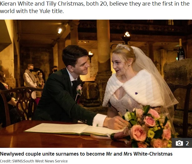 結婚してロマンチックな名字を手に入れたカップル（画像は『The Sun　2020年11月4日付「MERRY MATRIMONY Newlywed couple unite surnames to become Mr and Mrs White-Christmas」（Credit: SWNS:South West News Service）』のスクリーンショット）