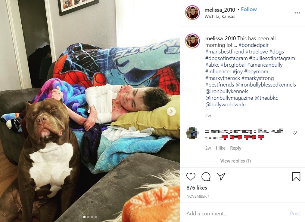 心の支えとなっている犬と一緒に（画像は『Melissa Jaquez　2020年11月1日付Instagram「This has been all morning lol ...」』のスクリーンショット）